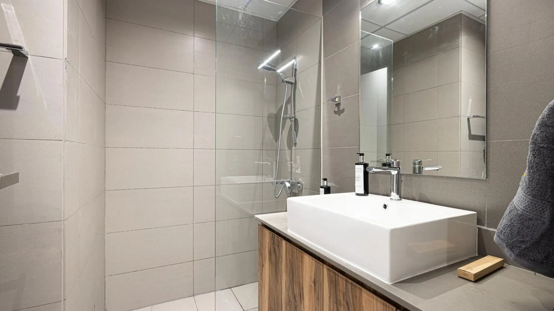 Wonderful Whole Apartment In Sharjah - Aura